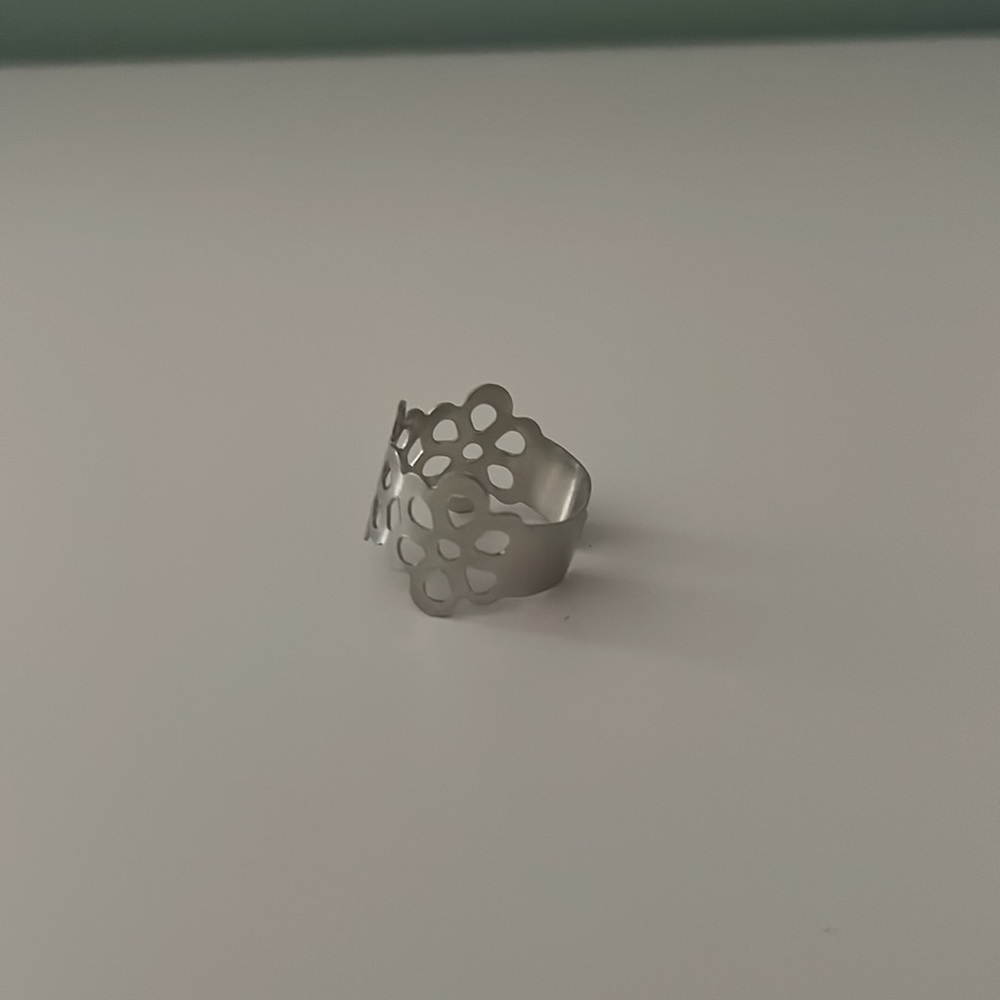flower ring🌸 - Picture 3 of 4